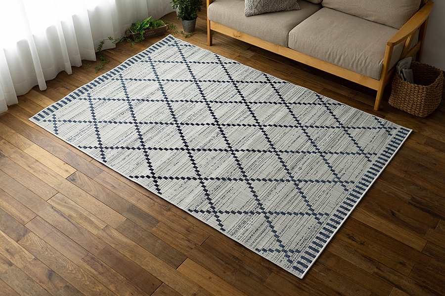 ベルギーで作られたベニワレン風の平織りウィルトンラグ 約 194×250 cm